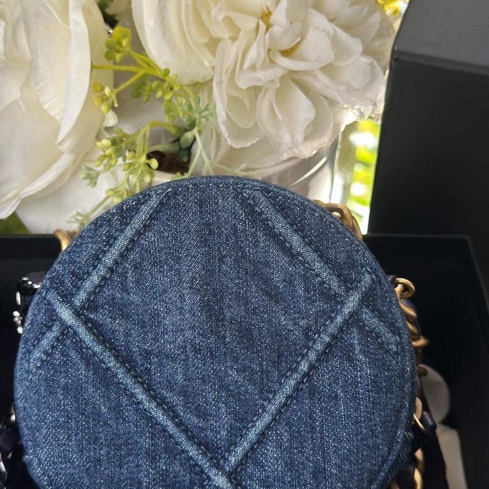 Chanel 19 denim round bag cross body - Picture 10 of 12